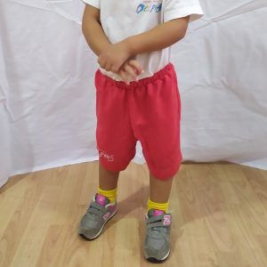 Bermuda uniforme de la escuela.